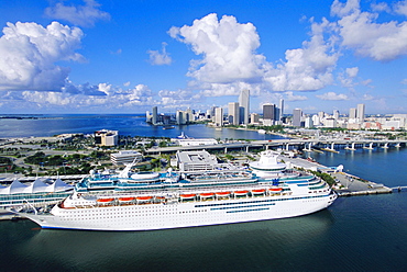 Miami Beach with cruise ship and Miami in the background, Florida, USA