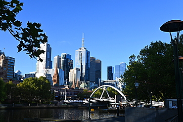 Melbourne city skyline and bridge