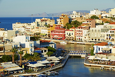 Voulismeni Lake and port, Aghios Nikolaos, Crete, Greek Islands, Greece, Europe 