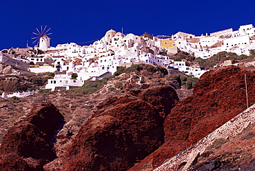 Oia village and red volcanic rocks, Oia, island of Santorini (Thira), Cyclades Islands, Greek Islands, Greece, Europe