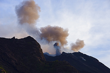 Stromboli volcano erupting, Stromboli, Aeolian Islands, UNESCO World Heritage Site, Sicily, Italy, Mediterranean, Europe