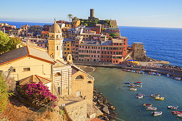 The colorful sea village of Vernazza, Cinque Terre, UNESCO World Heritage Site, Liguria, Italy, Europe