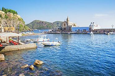 Marina Corta harbour, Lipari Town, Lipari Island, Aeolian Islands, UNESCO World Heritage Site, Sicily, Italy, Mediterranean, Europe