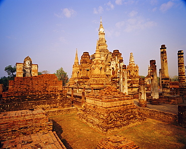 Wat Mahathat, ruins of Sukhothai period, Sukhothai Historical Park, Thailand