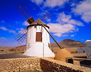 Old windmill with old stone oven, near Tiscamanita, Fuerteventura, Canary Islands, Spain