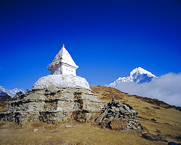 Stupa and Himalayan mountain landscape, Namche Bazaar, Everest Region, Nepal