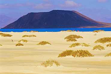 Sandy dunes and 'Isla de los Lobos' in the background, Corralejos, Fuerteventura, Canary Islands, Spain