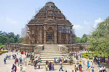 Pilgrims at east sunrise-facing entrance to mid 13th century Sun Temple, dedicated to Surya, the Hindu Sun God, constructed as a twelve-wheeled chariot drawn by seven horses, UNESCO World Heritage Site, Konarak, Puri District, Odisha, India, Asia