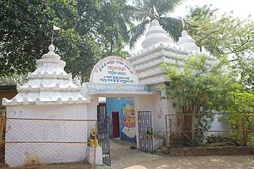 A small sanctuary near the entrance to the Udayagiri and Khandagiri caves dating back to over 100 years BCE, sculptured into the hillside as religious retreats for Jains, Bhubaneswar, Odisha, India, Asia