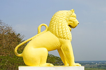 One of four guardian lions, Dhauligiri Shanti Stupa (Dhauli Peace Pagoda), completed in 1972 with the collaboration of Nippon Buddha Sangha, atop Dhauli Hills on site of ancient temple, Bhubaneswar, Odisha, India, Asia