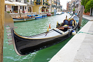 A solitary gondola moored along the Fondamenta Rezzonico, Venice, UNESCO World Heritage Site, Veneto, Italy, Europe