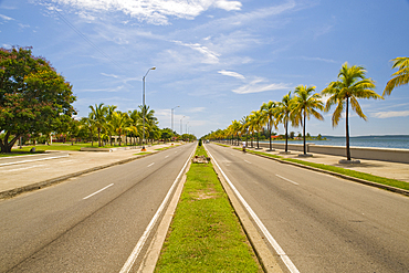 Paseo El Prado, Malecon, leading out of the city centre, Cienfuegos City, Cuba, West Indies, Caribbean, Cental America