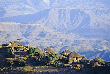 Small settlement in the Lasta Valley, Abyssinian Highlands, Wollo, Ethiopia, Africa 