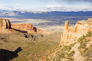 Plateau and canyon country rising 2000 feet above the Grand Valley of the Colorado River, part of the Great Colorado Plateau, Colorado National Monument, Colorado, United States of America, North America