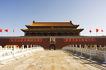 Gate of Heavenly Peace and portrait of Mao Zhe Dong, Tiananmen Square, Beijing, China, Asia