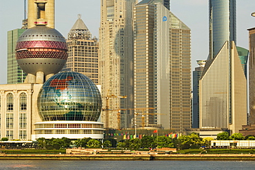 Observation platform of the Oriental Pearl Tower and modern buildings in Pudong new area on the banks of Huangpu River, Pudong, Shanghai, China, Asia