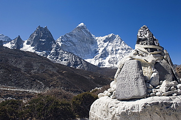 Mani stone, Solu Khumbu Everest Region, Sagarmatha National Park, Himalayas, Nepal, Asia