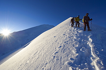 Summit ridge of Mont Blanc at 4810m, Chamonix, French Alps, France, Europe