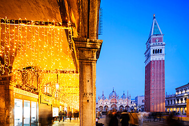 St. Marks Square, St. Mark's Basilica and Campanile, San Marco, Venice, UNESCO World Heritage Site, Veneto, Italy, Europe