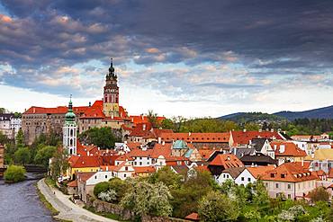 Cesky Krumlov Castle dating back to 1240, Cesky Krumlov, UNESCO World Heritage Site, South Bohemia, Czech Republic, Europe