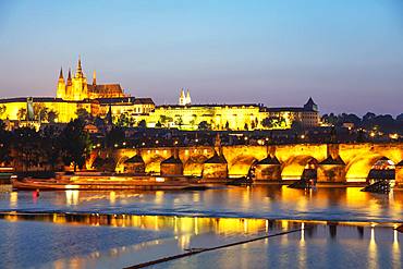 Prague Castle and St. Vitus Cathedral above Vltava River, Prague, UNESCO World Heritage Site, Bohemia, Czech Republic, Europe