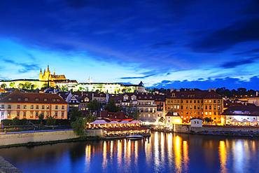 Prague Castle and St. Vitus Cathedral above Vltava River, Prague, UNESCO World Heritage Site, Bohemia, Czech Republic, Europe