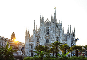 Duomo (Milan Cathedral) and statue of Vittorio Emanuele II, Milan, Lombardy, Italy, Europe