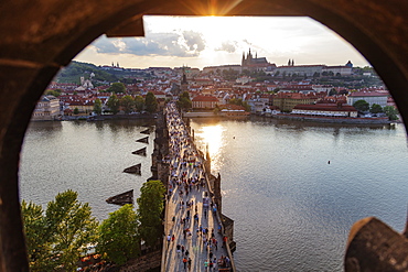 Charles Bridge, Prague Castle and St. Vitus Cathedral, Prague, UNESCO World Heritage Site, Bohemia, Czech Republic, Europe