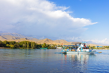 Cholpon Ata Beach, Lake Issyk Kol, Kyrgyzstan, Central Asia, Asia