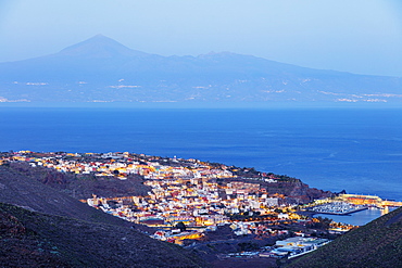 San Sebastian de la Gomera town, Tenerife in the background, San Sebastian de la Gomera, UNESCO Biosphere Site, La Gomera, Canary Islands, Spain, Atlantic, Europe