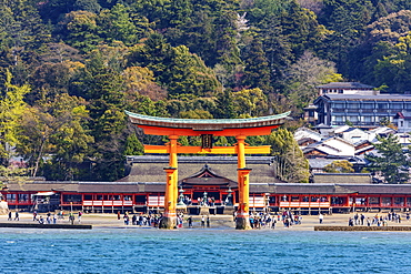 Floating torii gate of Itsukushima Jinja, UNESCO World Heritage Site, Miyajima Island, Hiroshima Prefecture, Honshu, Japan, Asia