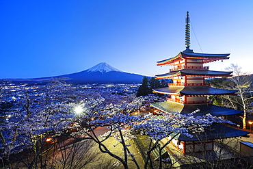 Cherry blossom at Chureito Pagoda in Arakurayama Sengen Park, and Mount Fuji, 3776m, UNESCO World Heritage Site, Yamanashi Prefecture, Honshu, Japan, Asia