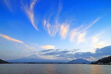 Mount Fuji, 3776m, UNESCO World Heritage Site, and Kawaguchiko lake, Yamanashi Prefecture, Honshu, Japan, Asia