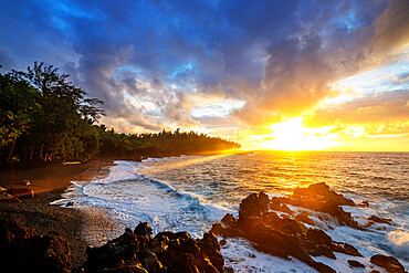 Sunrise at Kehena Beach, Big Island, Hawaii, United States of America, North America