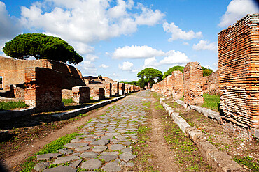 Decumano central high street, Ostia Antica, Lazio, Italy, Europe