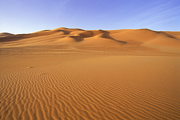 Ripples in sand and sand dunes, Erg Murzuq, Sahara Desert, Fezzan, Libya, North Africa, Africa