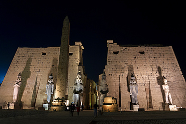 Luxor temple at night, UNESCO World Heritage Site, Thebes, Luxor, Egypt, North Africa, Africa