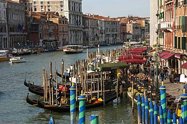 Gondola moorings near Rialto Bridge, Grand Canal, Venice, UNESCO World Heritage Site, Veneto, Italy, Europe