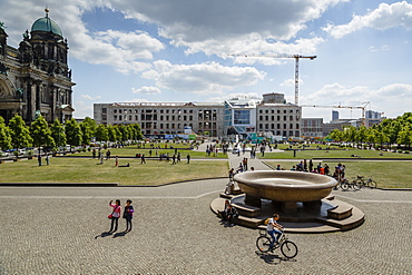 View over the the Lustgarten (Pleasure Garden) at the Museumsinsel (Museum Island), Mitte, Berlin, Germany, Europe