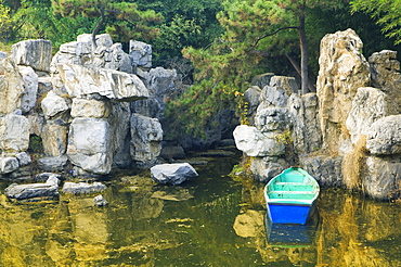 Boat on lake, Purple Bamboo Park, Beijing, China, Asia