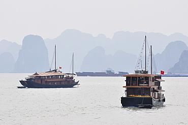 Halong Bay, UNESCO World Heritage Site, Vietnam, Indochina, Southeast Asia, Asia