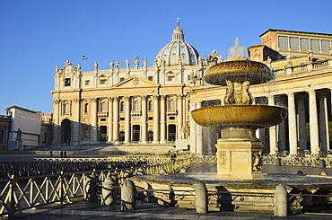 St. Peter's Basilica, Piazza San Pietro (St. Peter's Square), Vatican City, Rome, Lazio, Italy, Europe