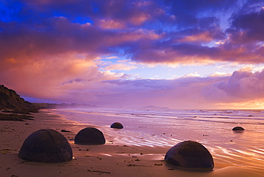 Moeraki Boulders, Moeraki, Otago, South Island, New Zealand, Pacific