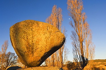 Balancing Rock, near Glen Innes, New South Wales, Australia, Pacific