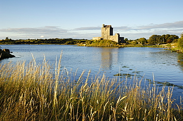 Dunguaire (Dungory) Castle, Kinvarra, County Galway, Connacht, Republic of Ireland (Eire), Europe