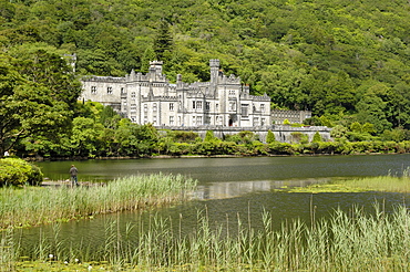 Kylemore Abbey, Connemara, County Galway, Connacht, Republic of Ireland, Europe