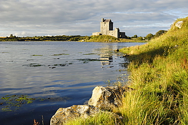 Dunguaire (Dungory) Castle, Kinvarra, County Galway, Connacht, Republic of Ireland, Europe