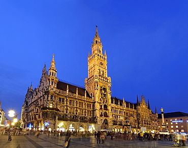 Neues Rathaus (New Town Hall), Marienplatz, at night, Munich (Munchen / Muenchen), Bavaria (Bayern), Germany