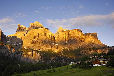 Sella Gruppe and Colfosco at dawn, Dolomites, Italy, Europe