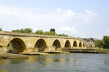 Stone Bridge (Steinerne Brucke), Regensburg, UNESCO World Heritage Site, Bavaria, Germany, Europe